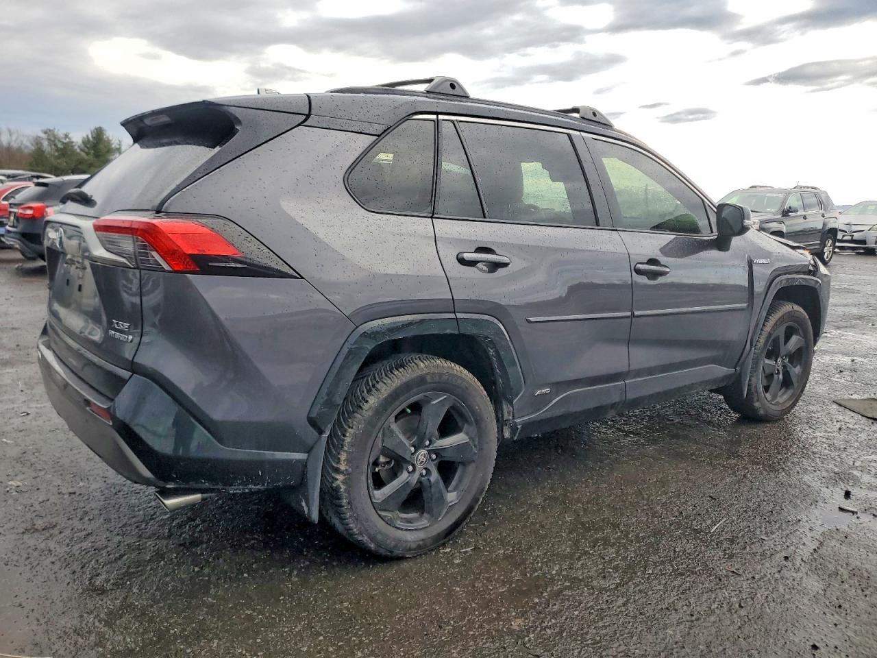 2021 TOYOTA RAV4 XSE photo 3