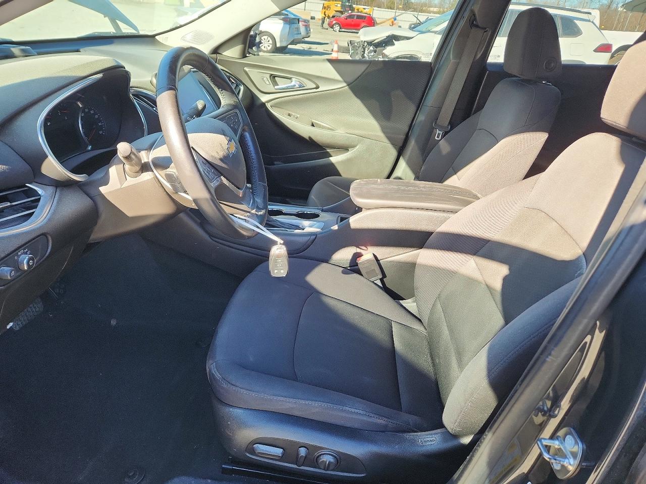 2017 CHEVROLET MALIBU LT photo 13