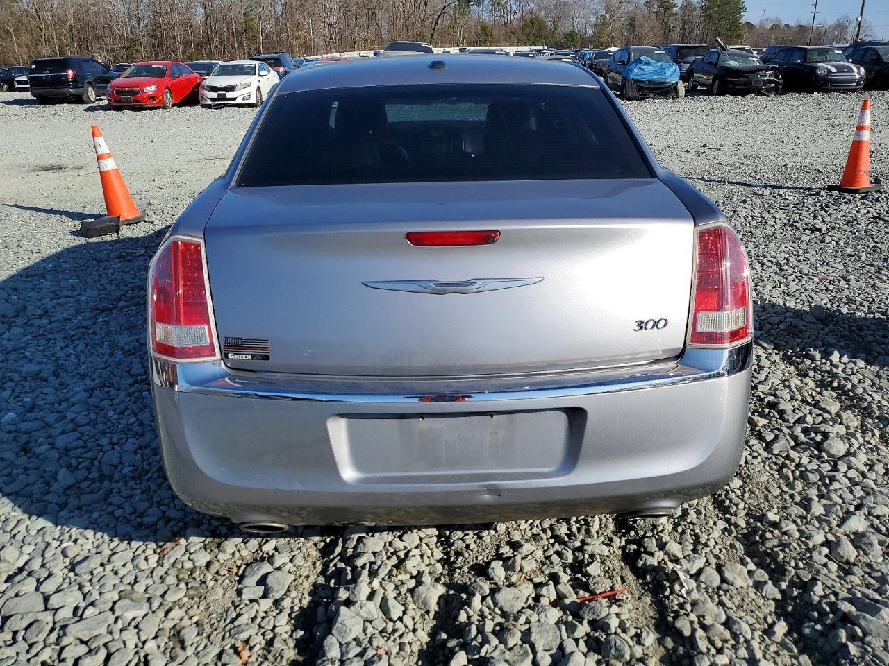 2014 CHRYSLER 300 photo 11