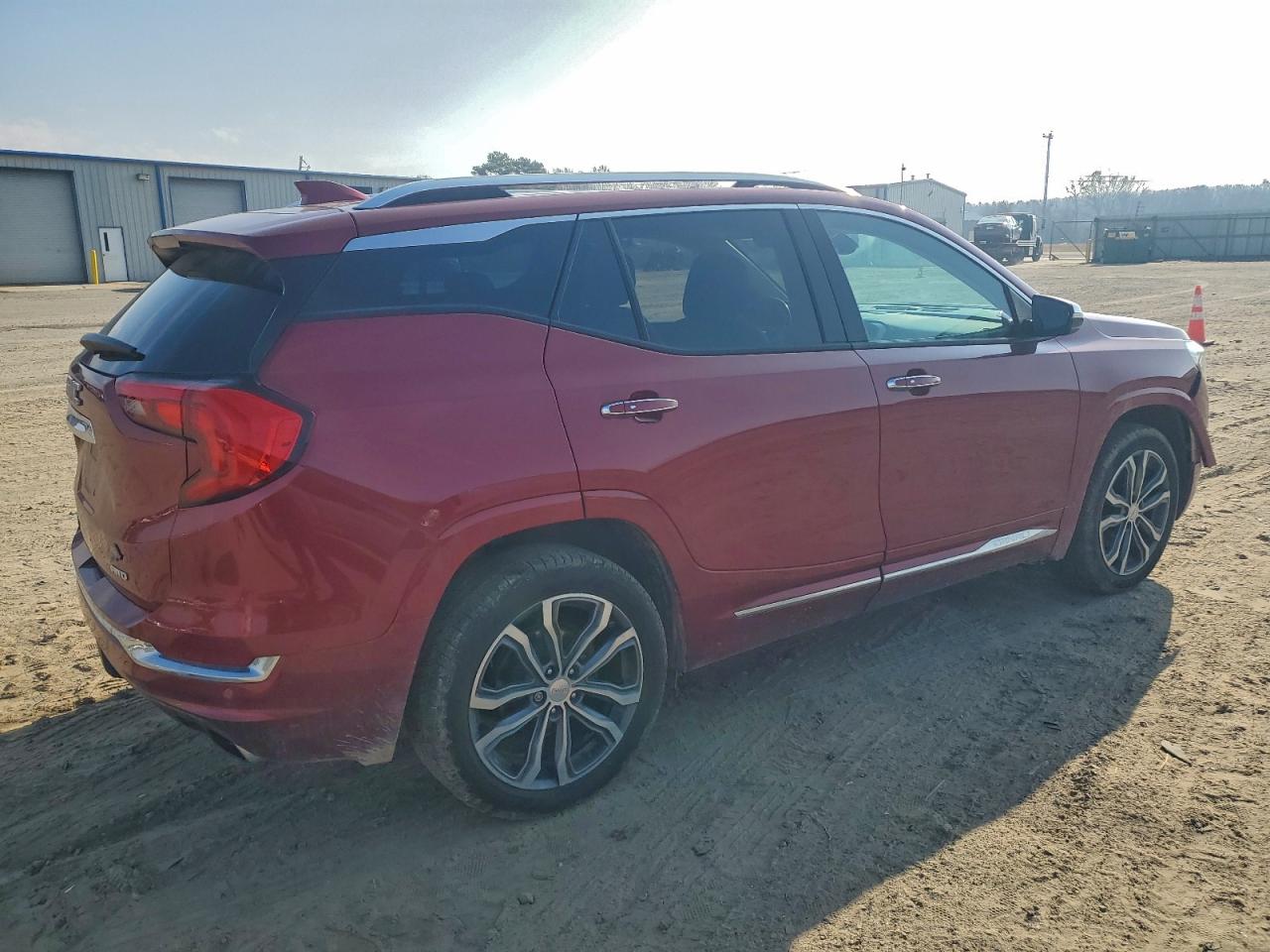 2019 GMC TERRAIN DENALI photo 3