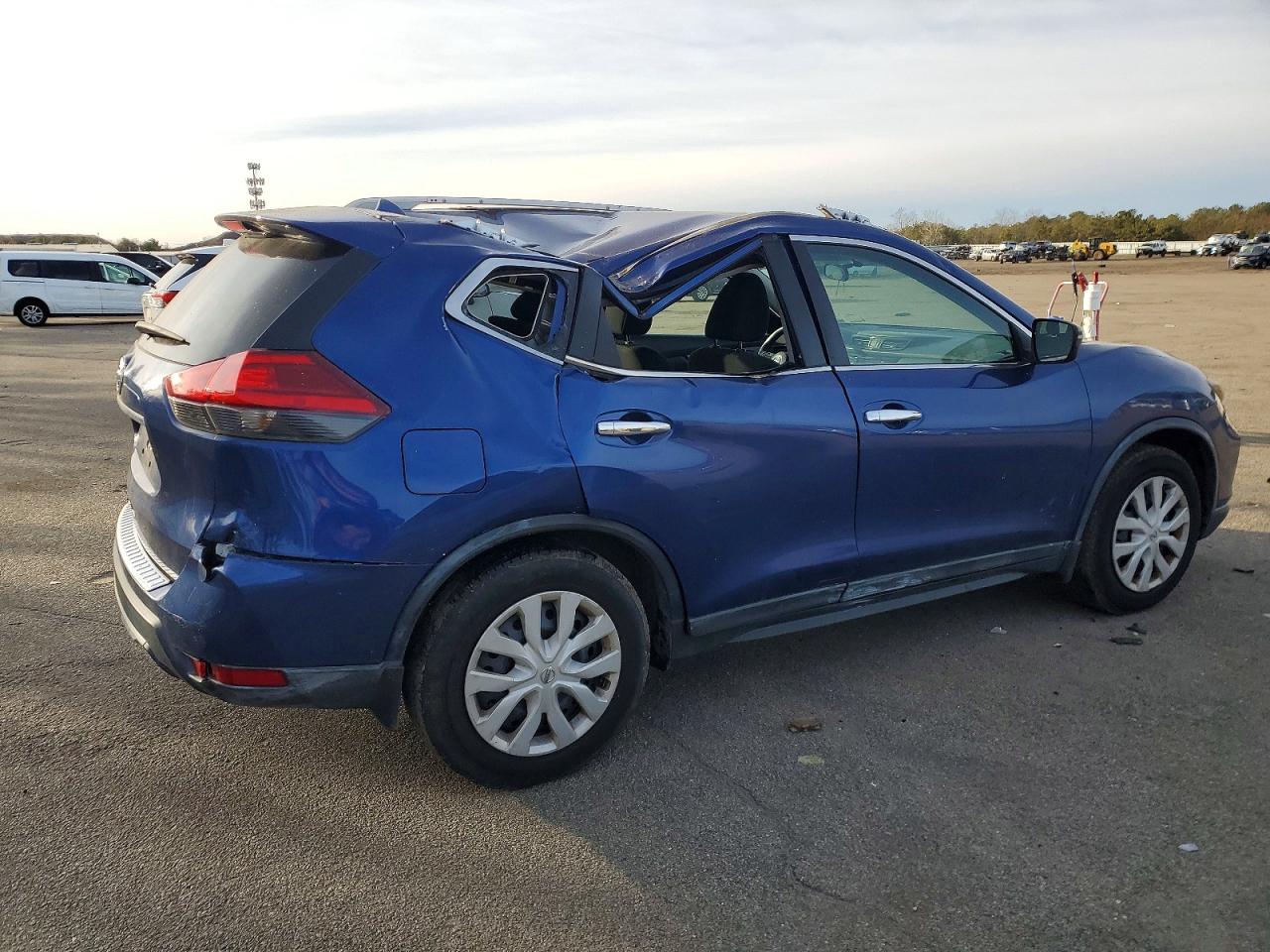 2017 NISSAN ROGUE S photo 7