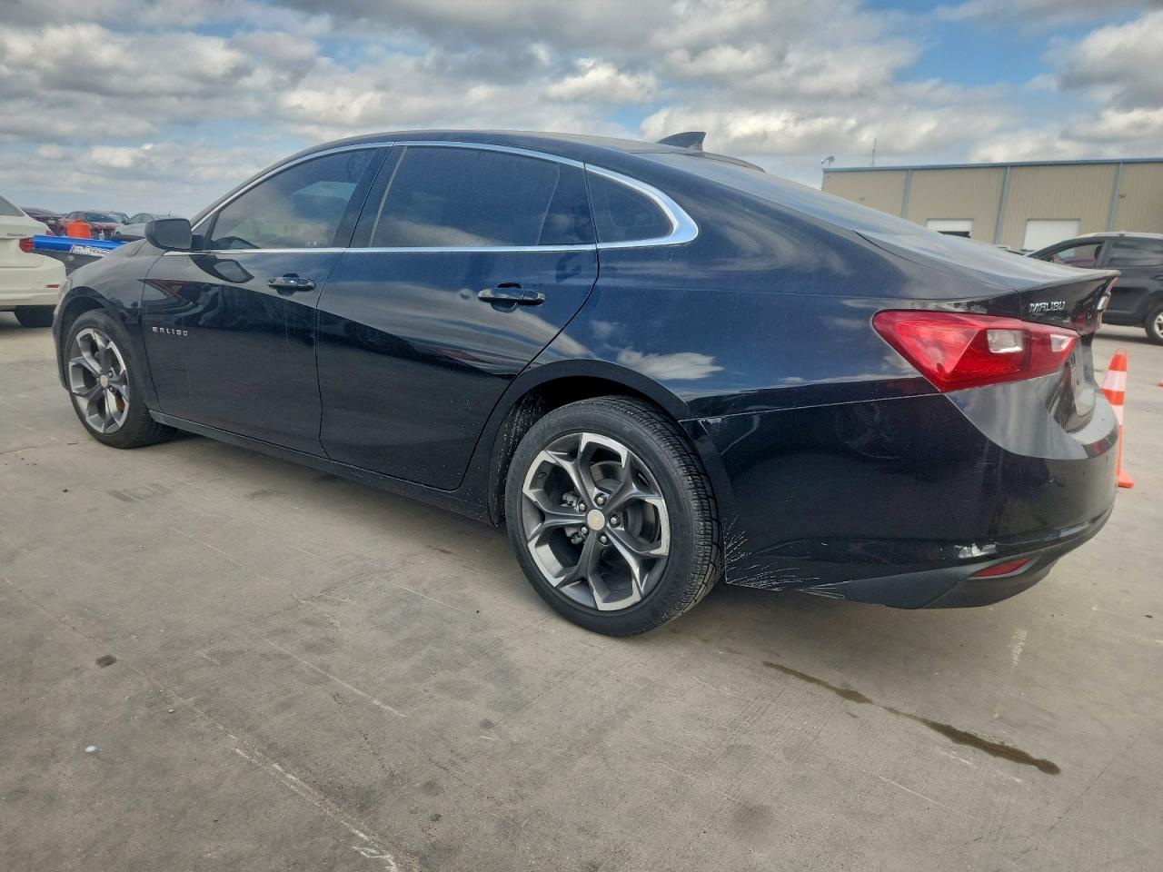 2023 CHEVROLET MALIBU LT photo 2