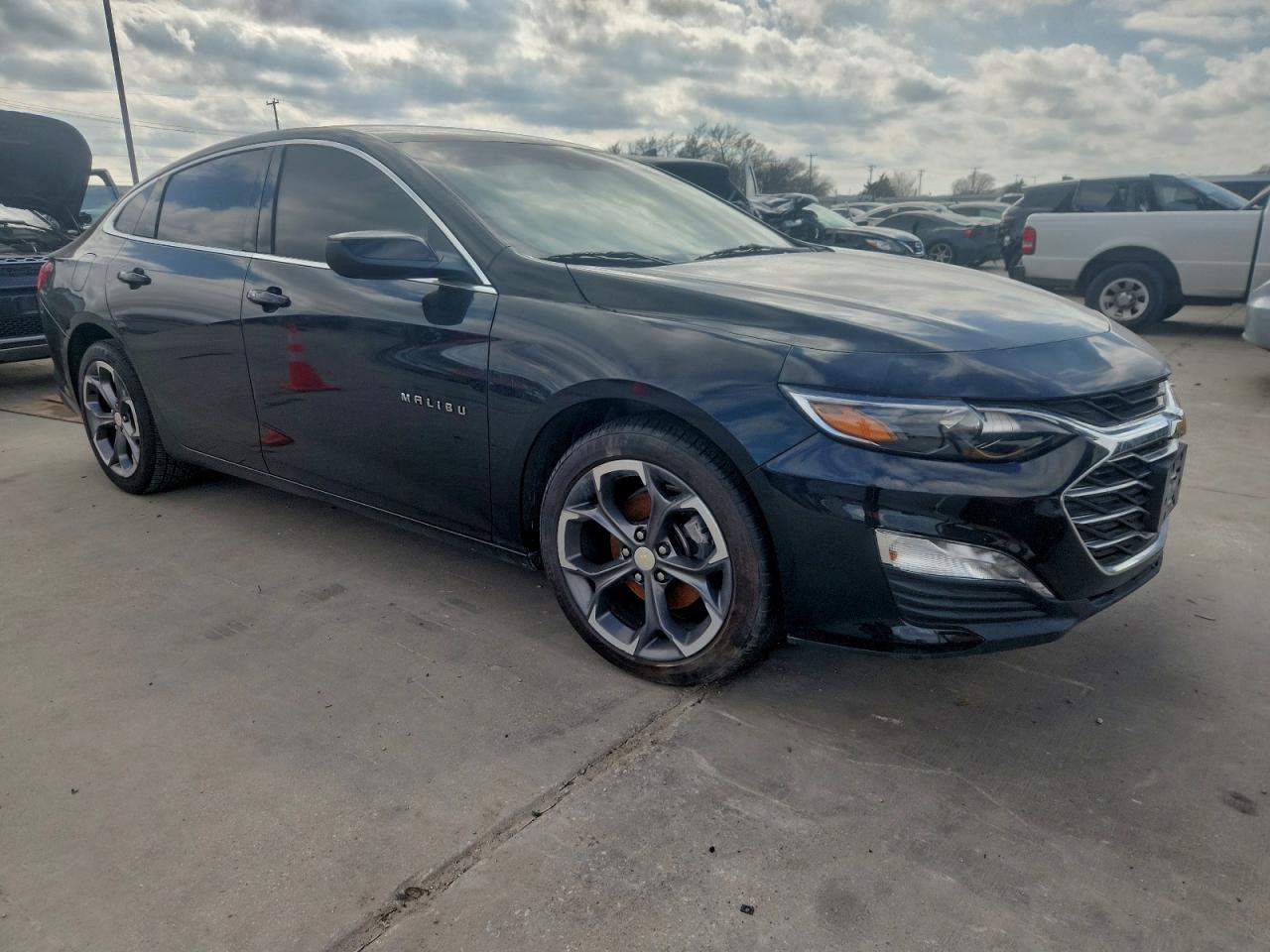2023 CHEVROLET MALIBU LT photo 4
