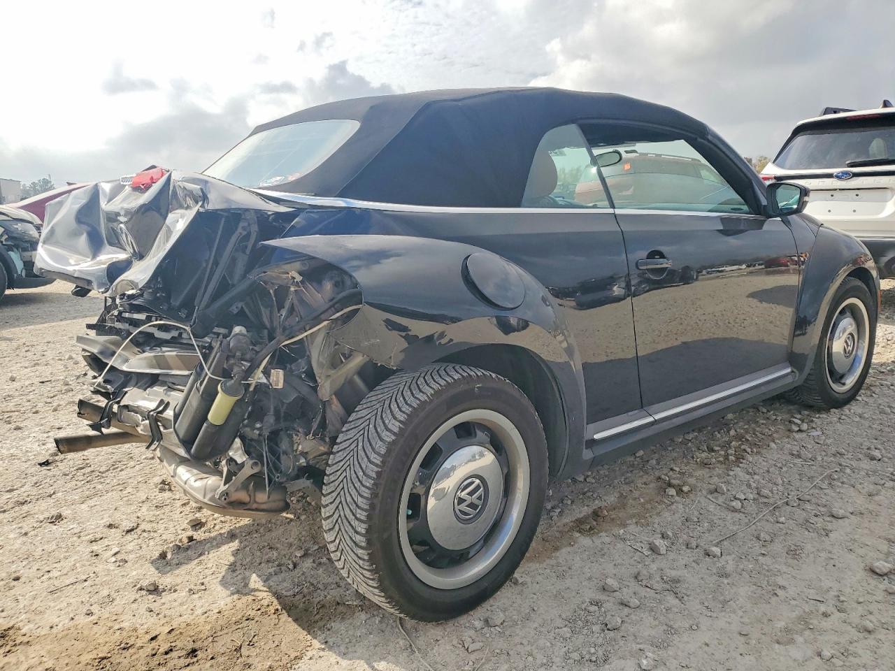 2015 VOLKSWAGEN BEETLE 1.8T photo 3
