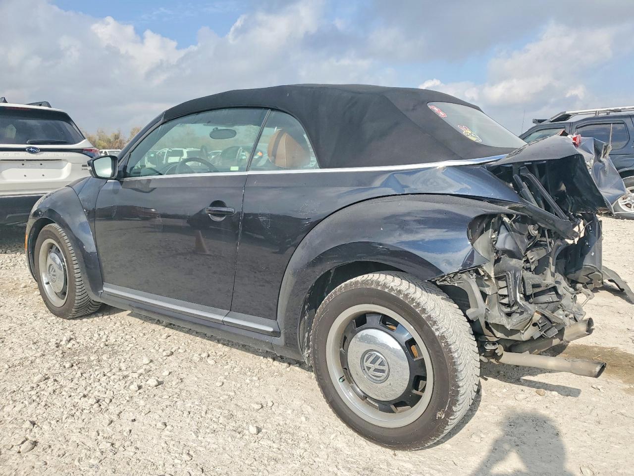 2015 VOLKSWAGEN BEETLE 1.8T photo 2