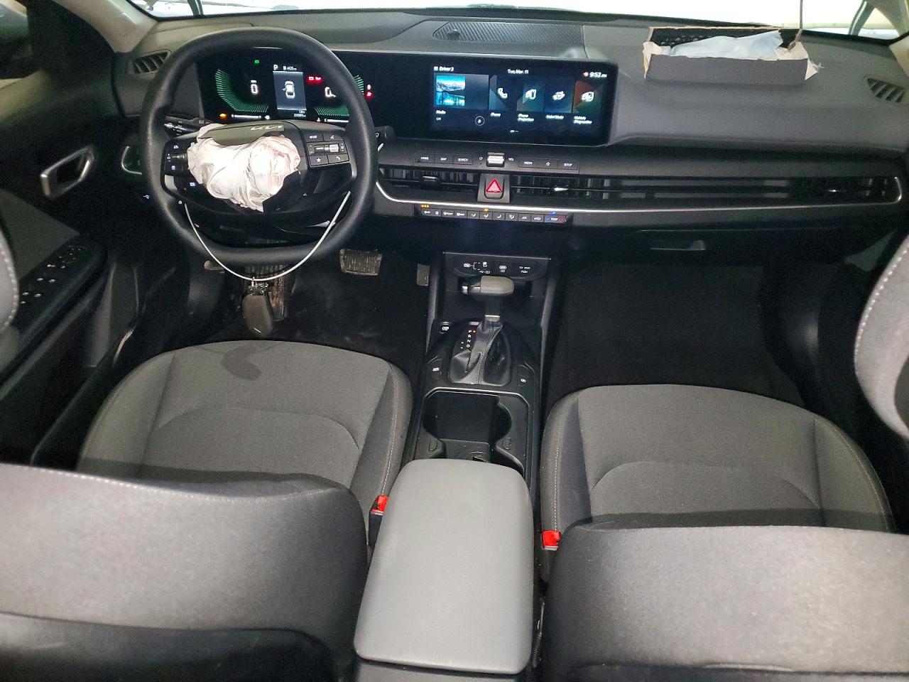 2025 KIA K4 LX photo 8