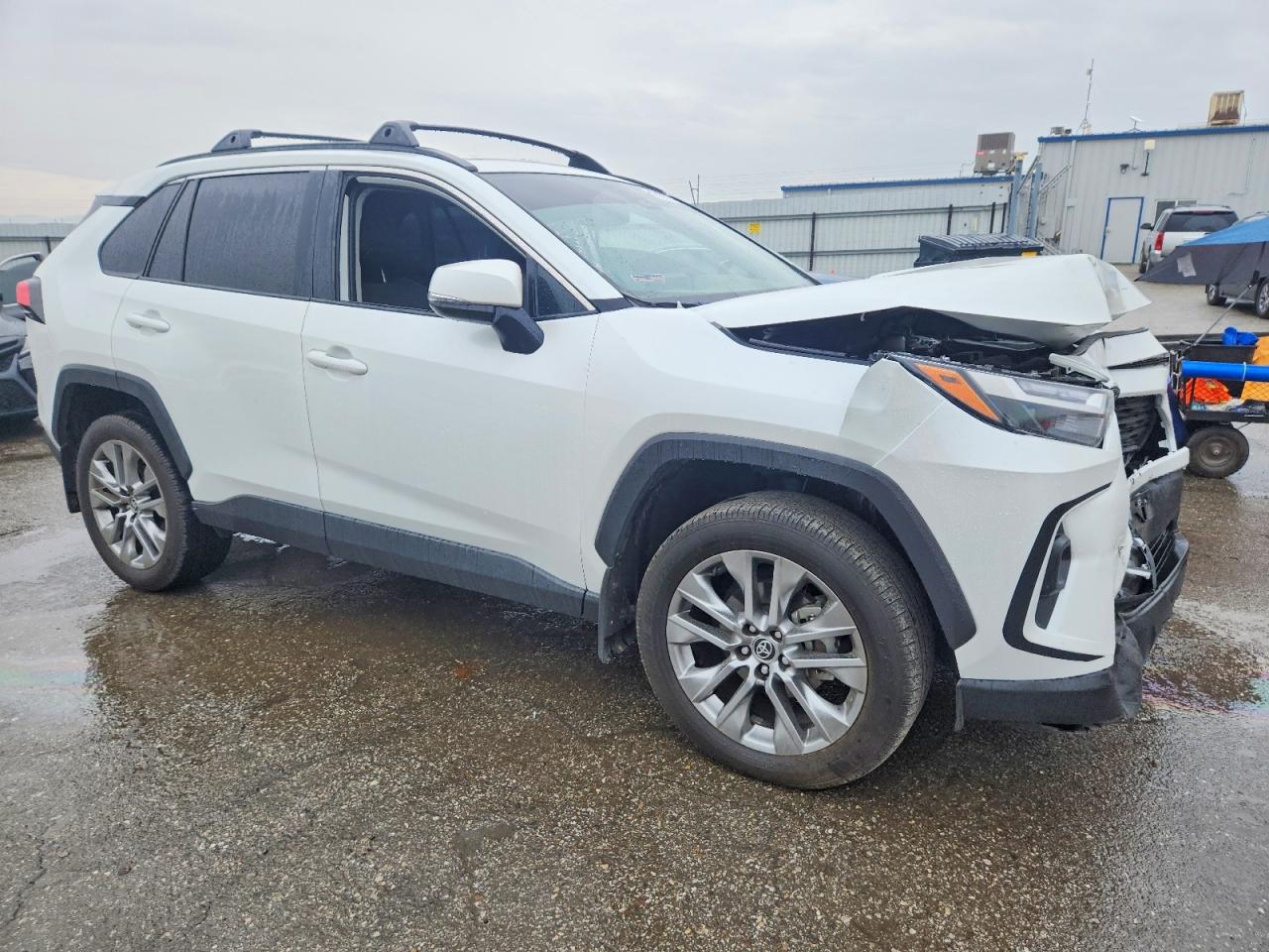 2024 TOYOTA RAV4 XLE PREMIUM photo 4