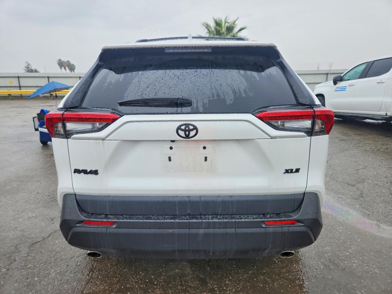 2024 TOYOTA RAV4 XLE PREMIUM photo 6
