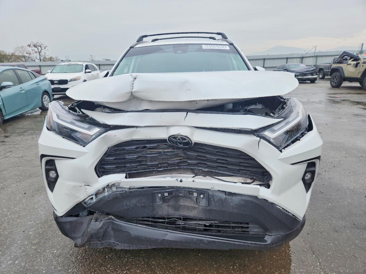 2024 TOYOTA RAV4 XLE PREMIUM photo 5