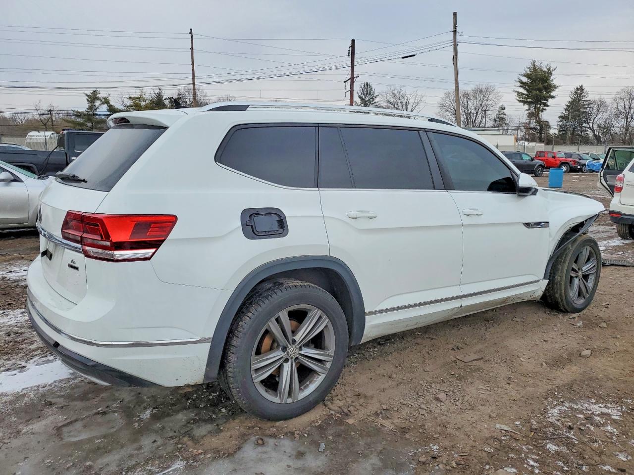 2018 VOLKSWAGEN ATLAS SE photo 3
