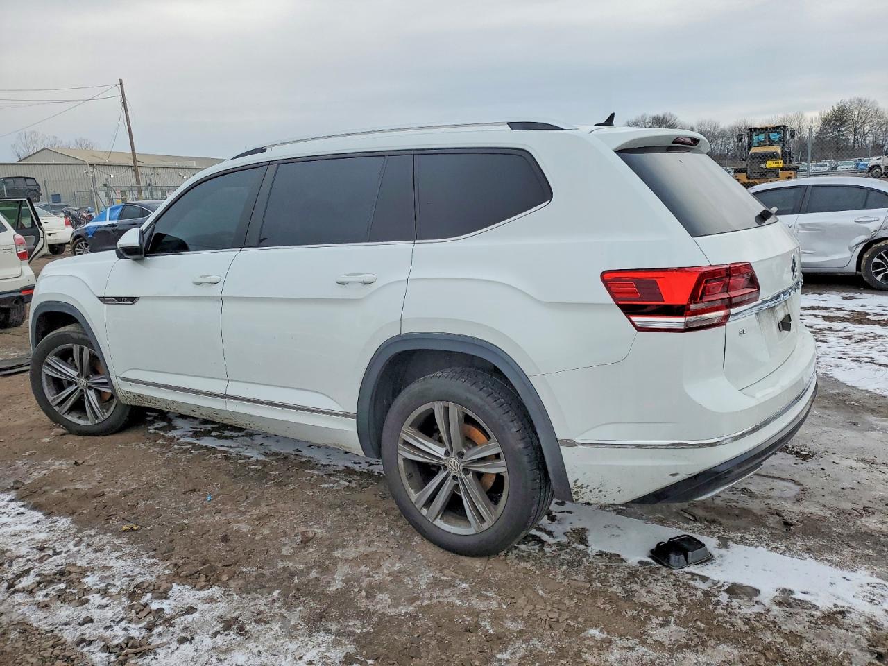 2018 VOLKSWAGEN ATLAS SE photo 2