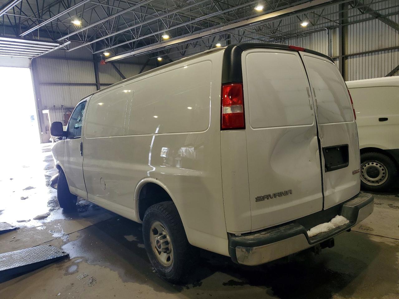 2019 GMC SAVANA G2500 photo 2