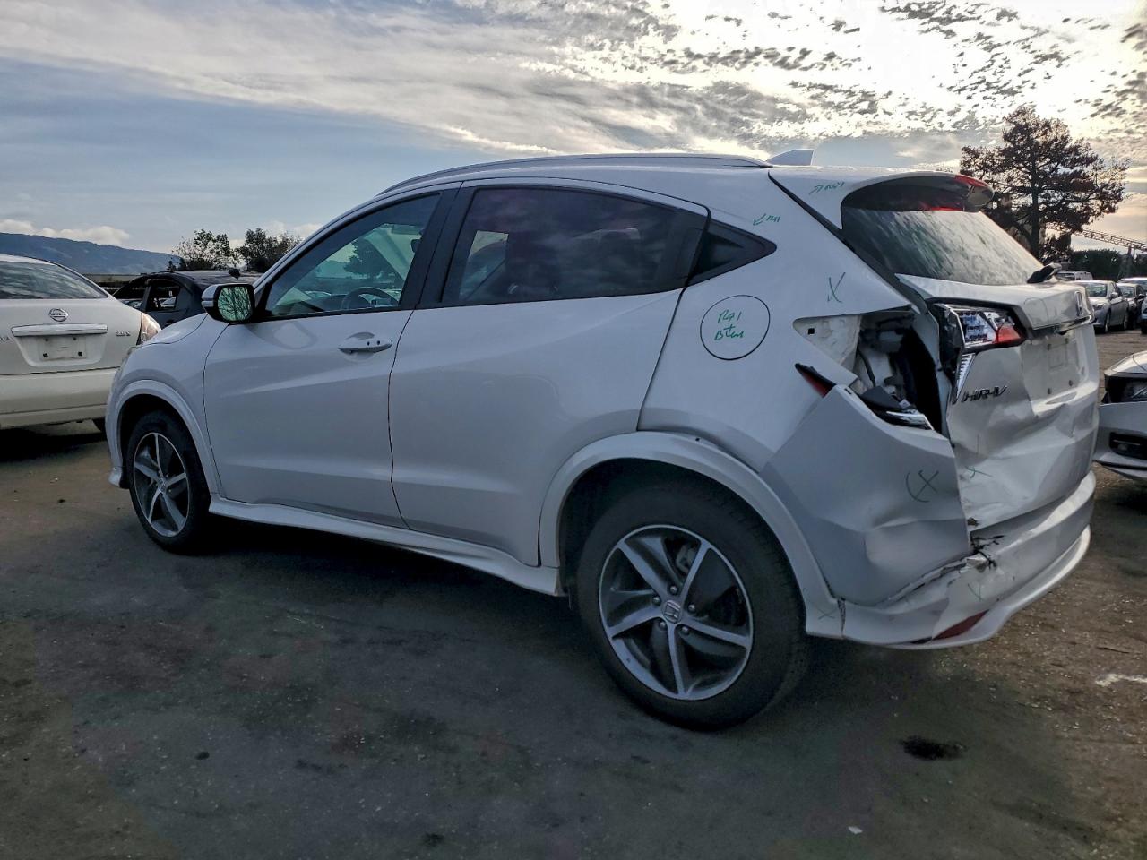 2019 HONDA HR-V TOURING photo 2