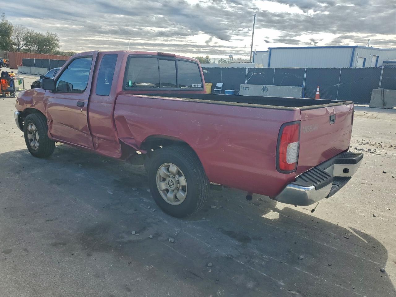 1999 NISSAN FRONTIER KING CAB XE photo 2