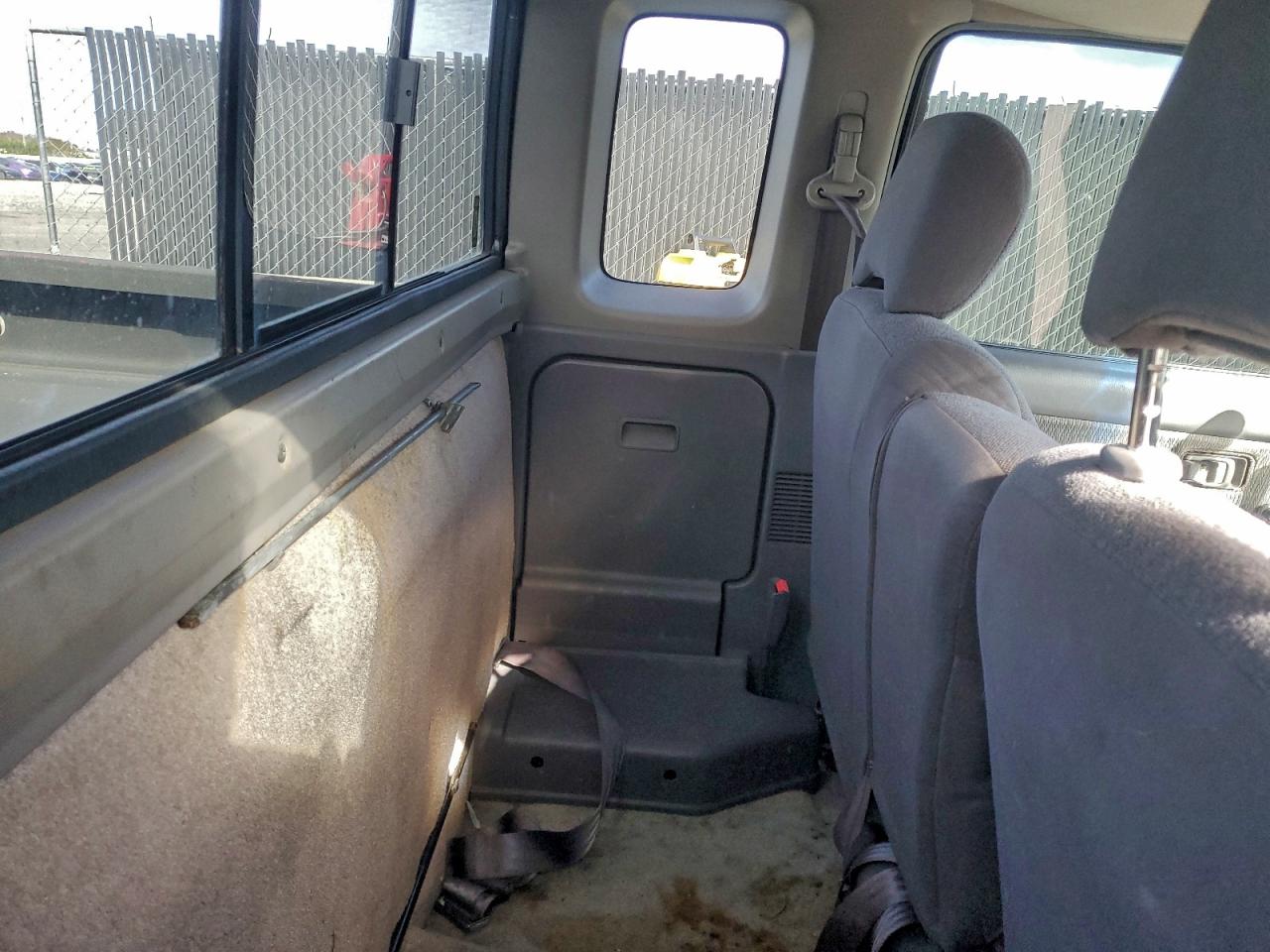 1999 NISSAN FRONTIER KING CAB XE photo 10