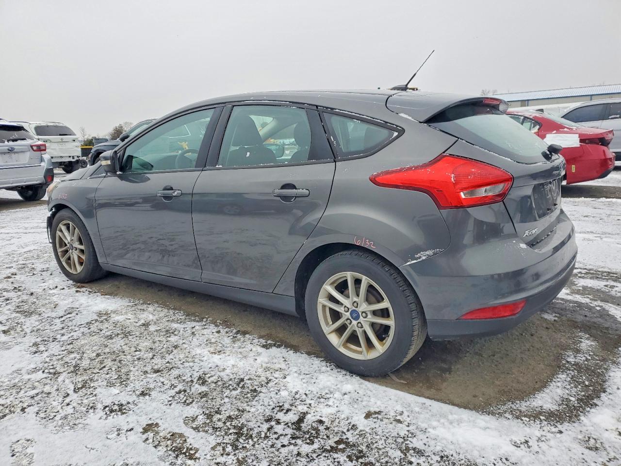 2015 FORD FOCUS SE photo 2