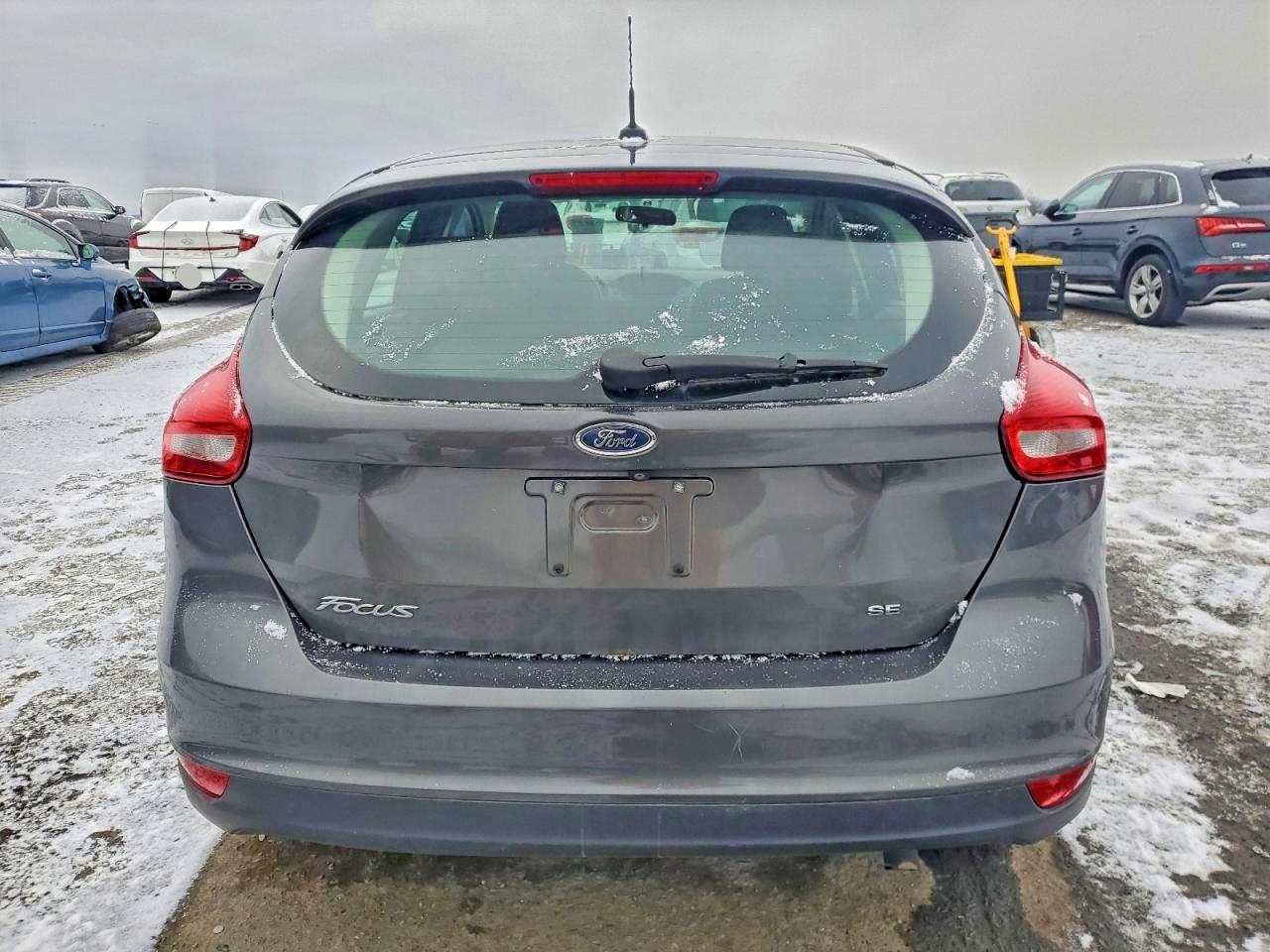 2015 FORD FOCUS SE photo 6