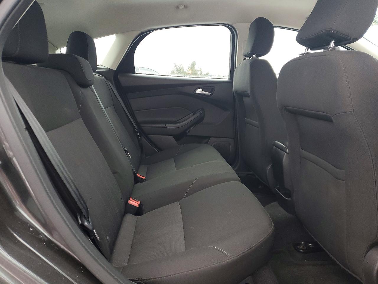 2015 FORD FOCUS SE photo 10