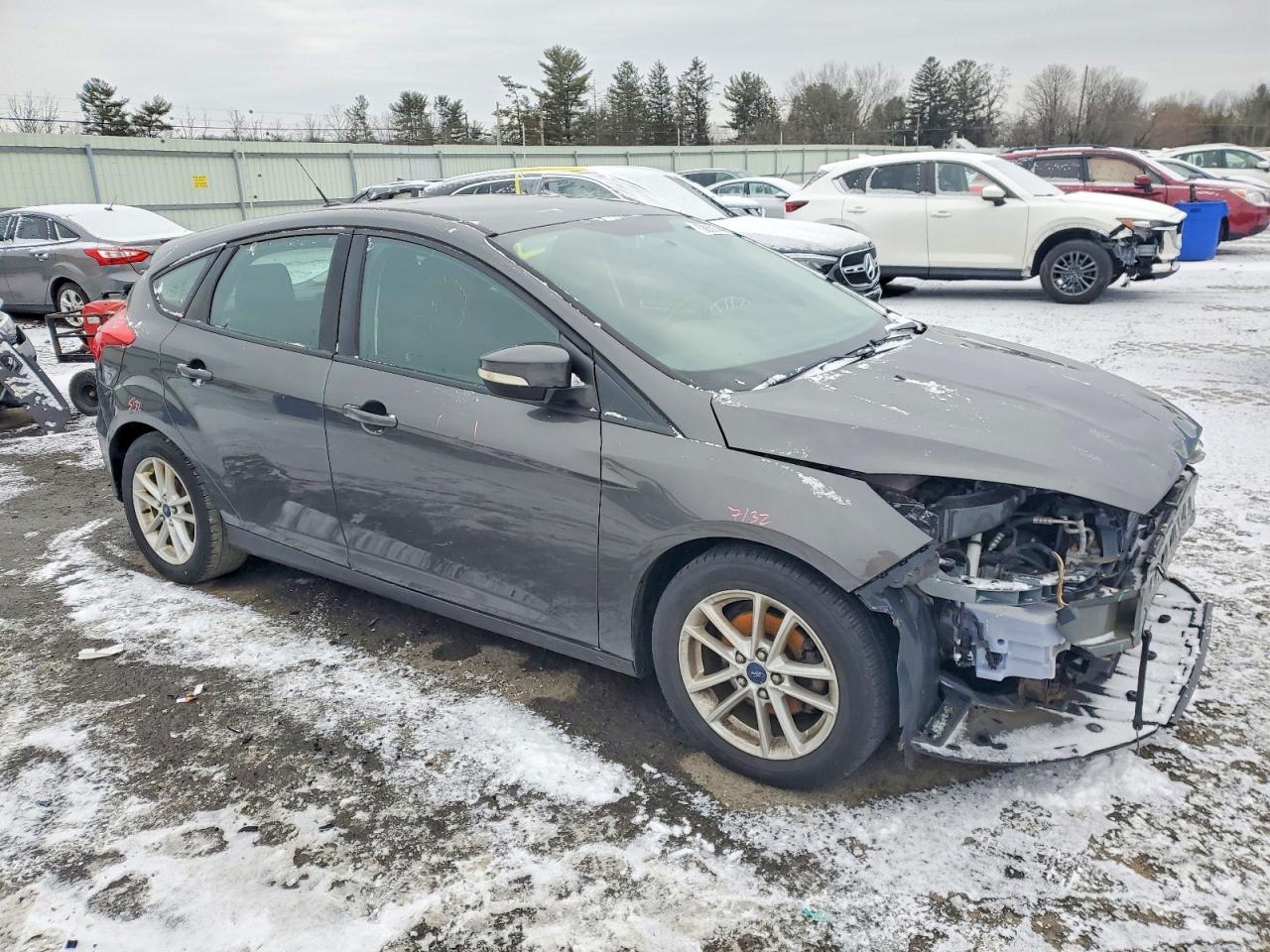 2015 FORD FOCUS SE photo 4