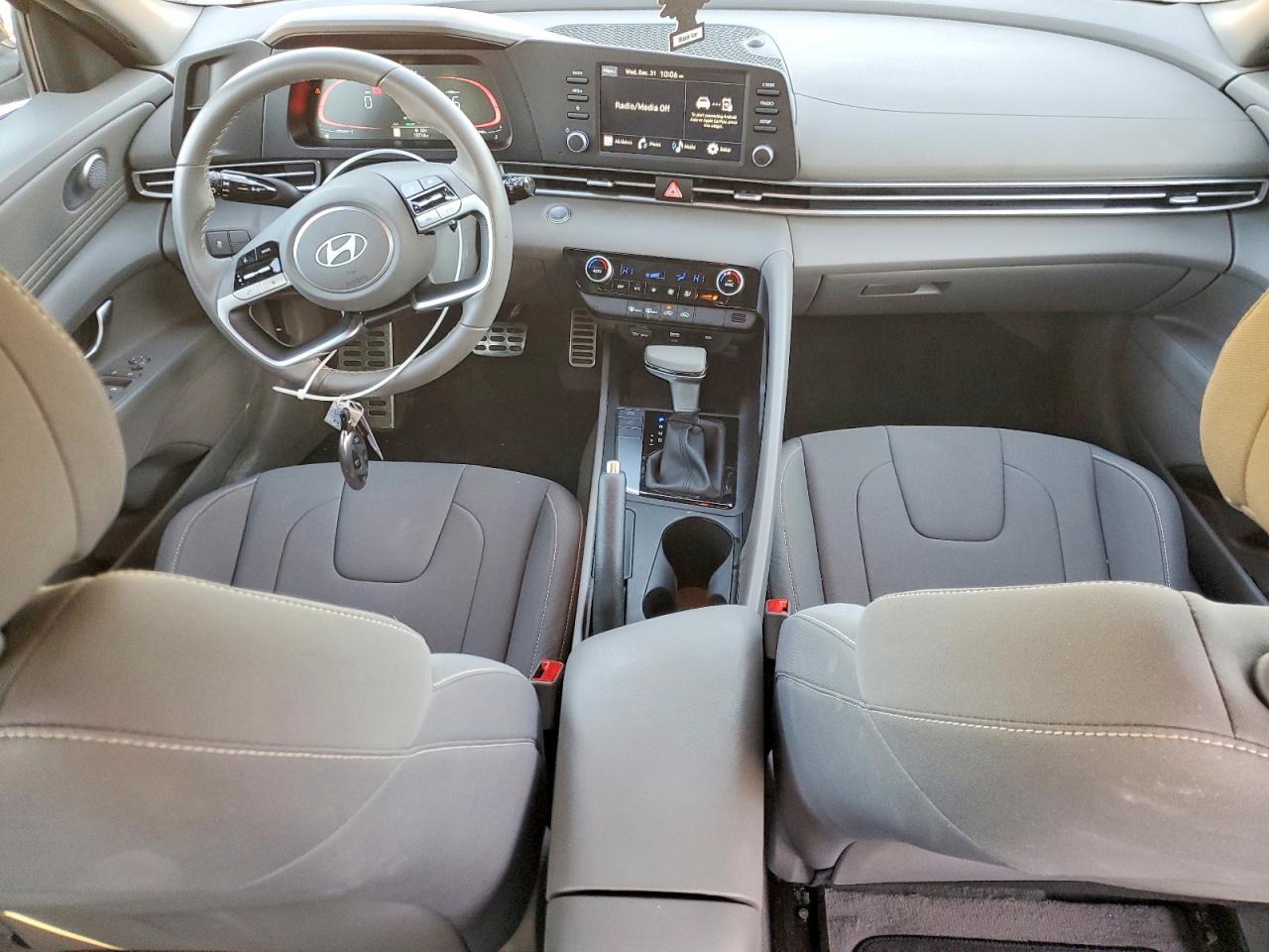 2025 HYUNDAI ELANTRA SEL SPORT photo 8