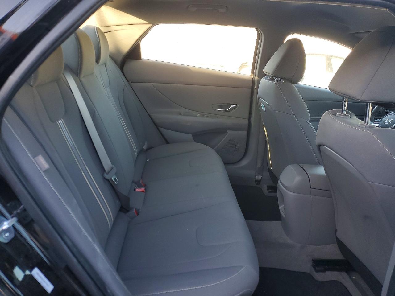2025 HYUNDAI ELANTRA SEL SPORT photo 10