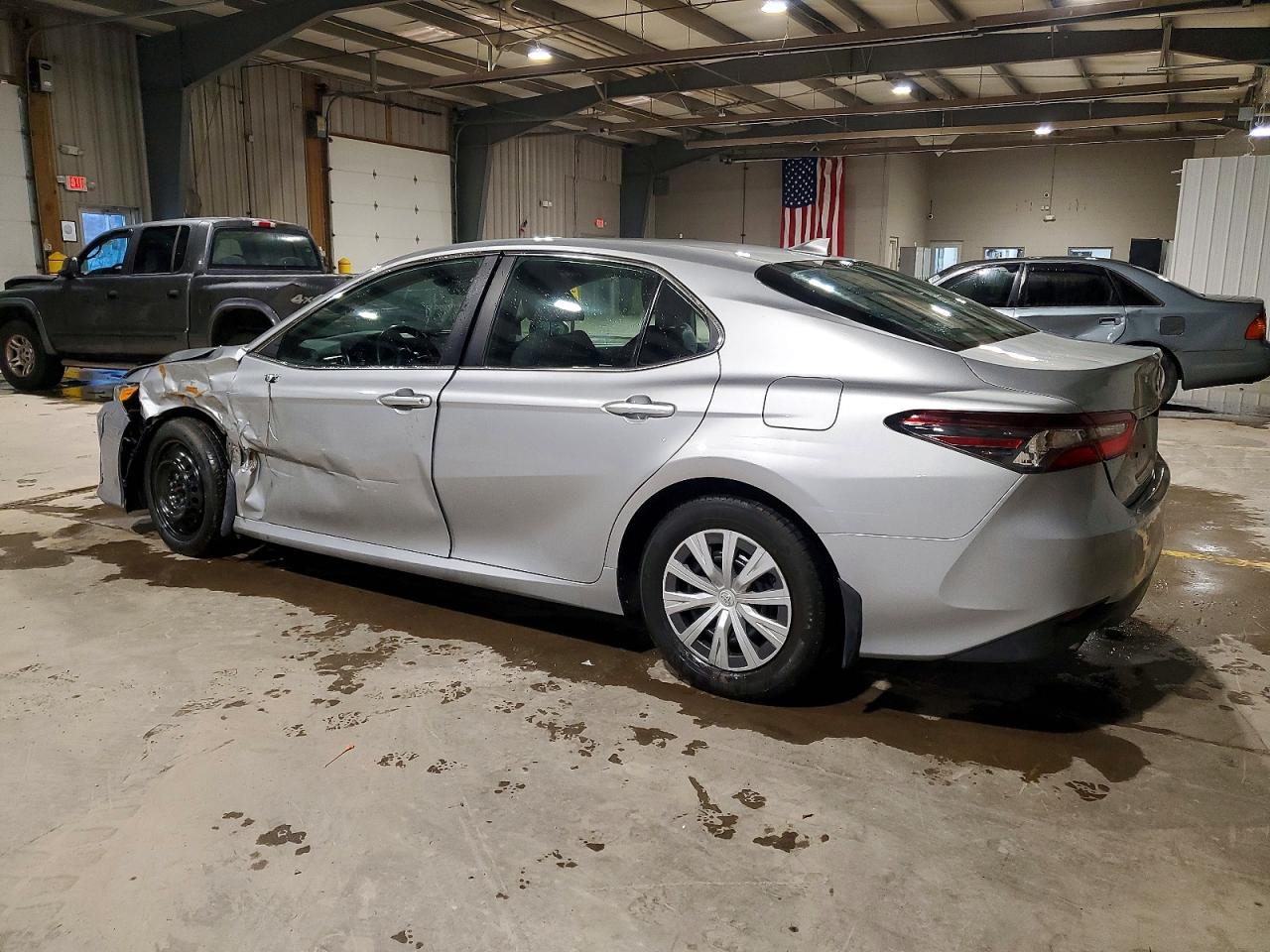 2023 TOYOTA CAMRY LE photo 2