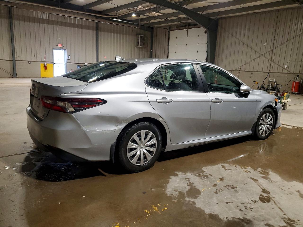 2023 TOYOTA CAMRY LE photo 3