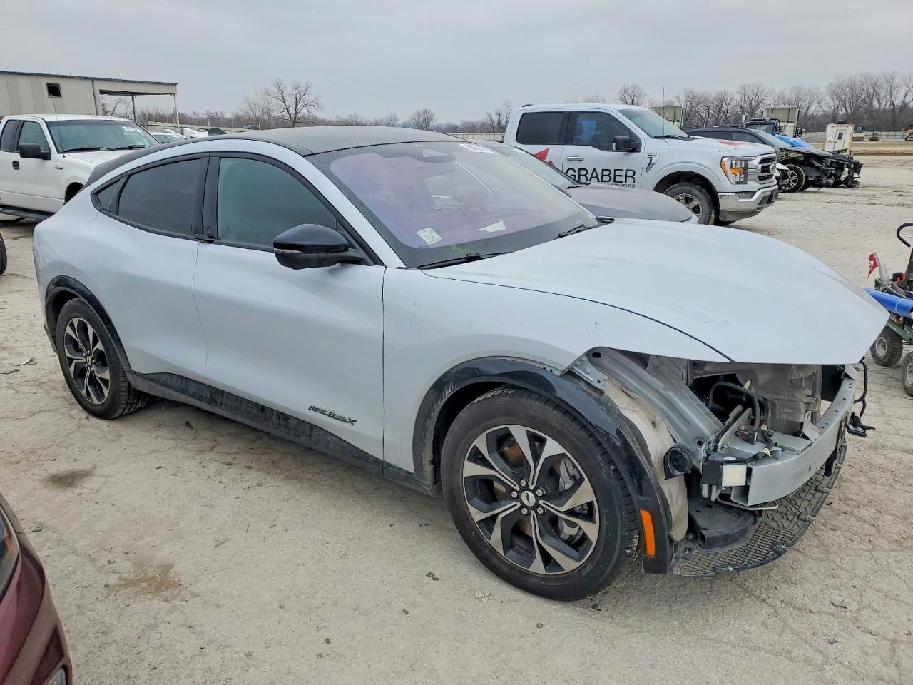 2021 FORD MUSTANG MACH-E PREMIUM photo 4