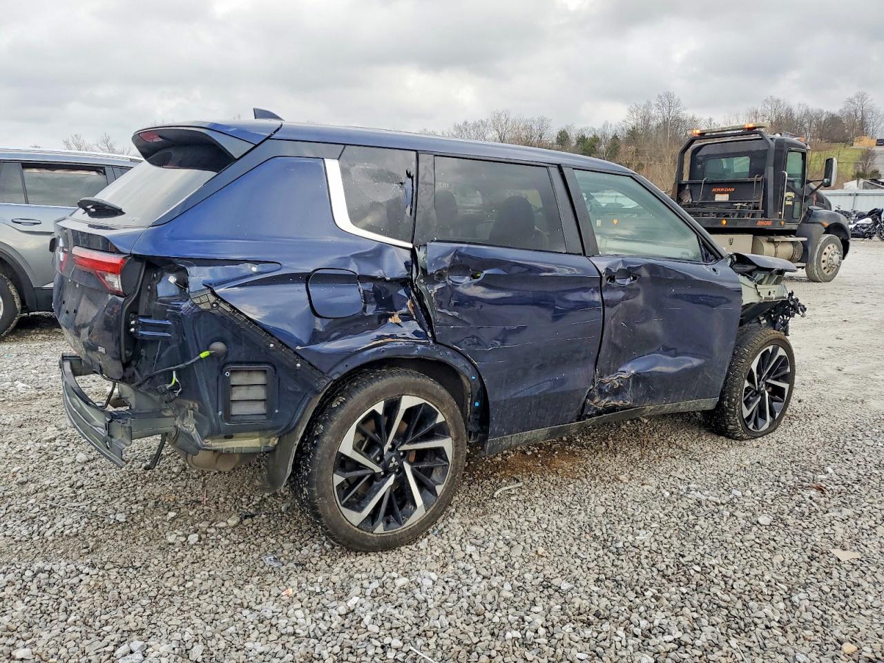 2024 MITSUBISHI OUTLANDER SE photo 3