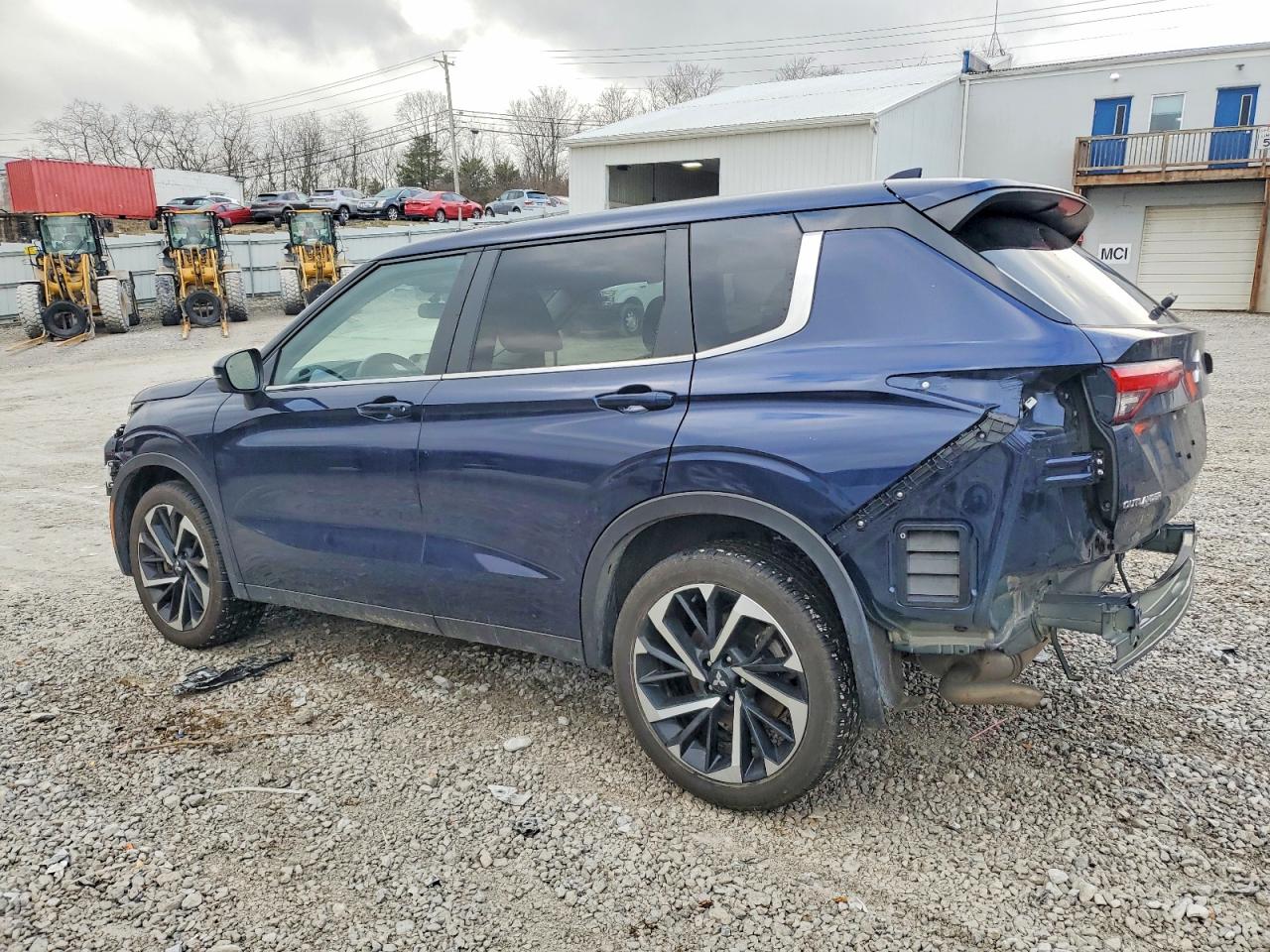 2024 MITSUBISHI OUTLANDER SE photo 2