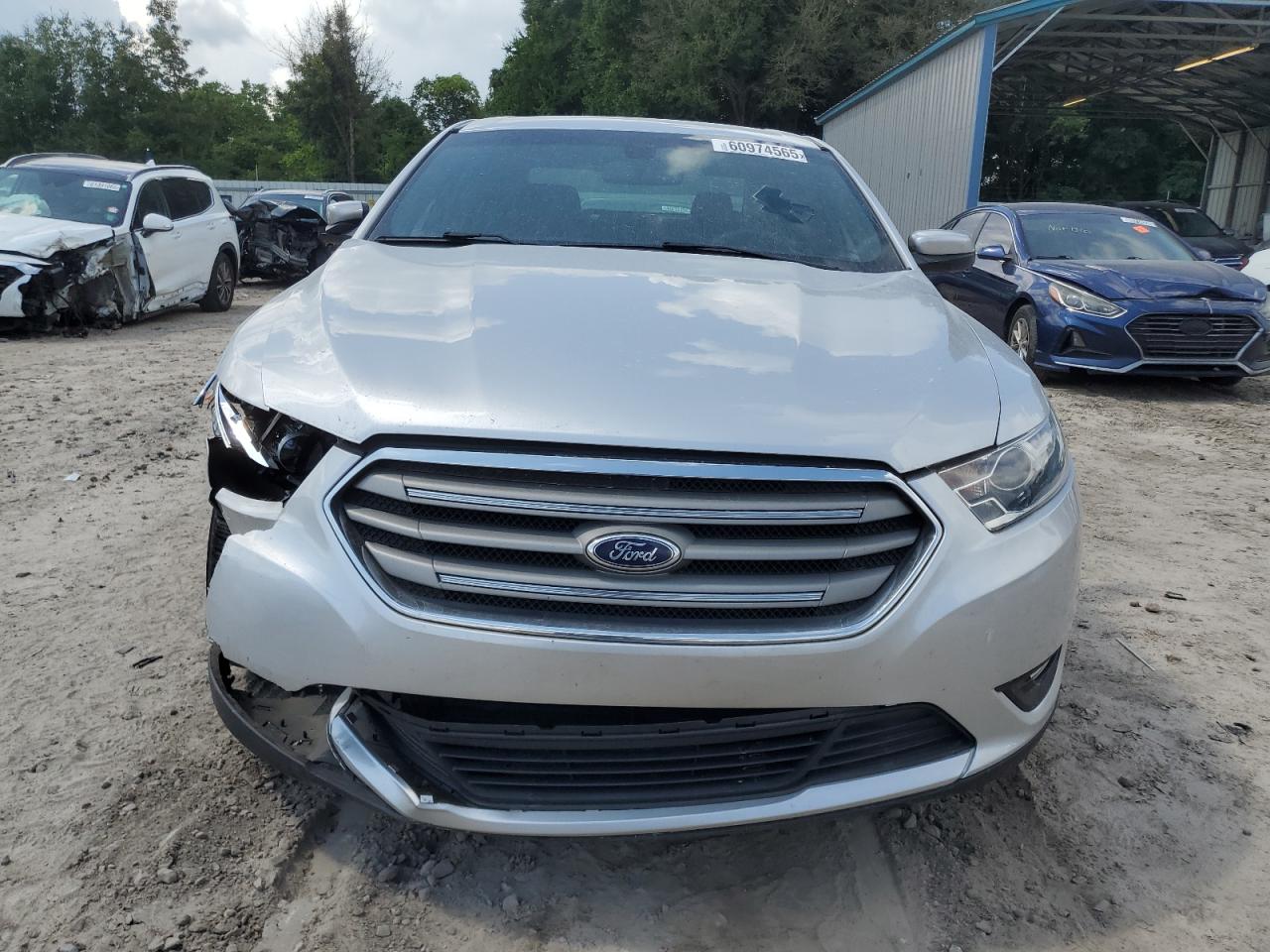 2016 FORD TAURUS SEL photo 9