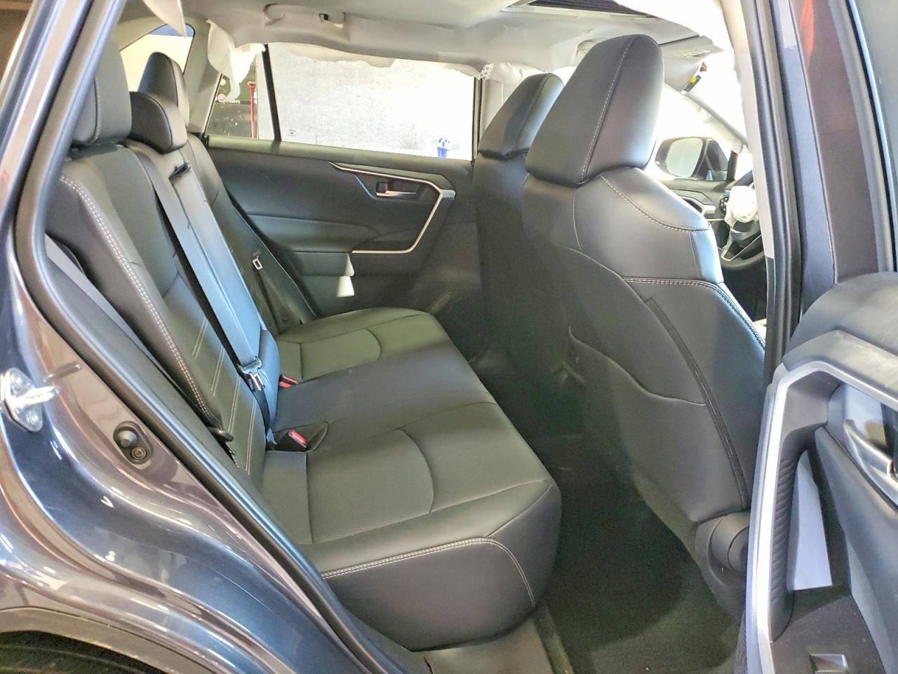 2025 TOYOTA RAV4 XLE PREMIUM photo 21