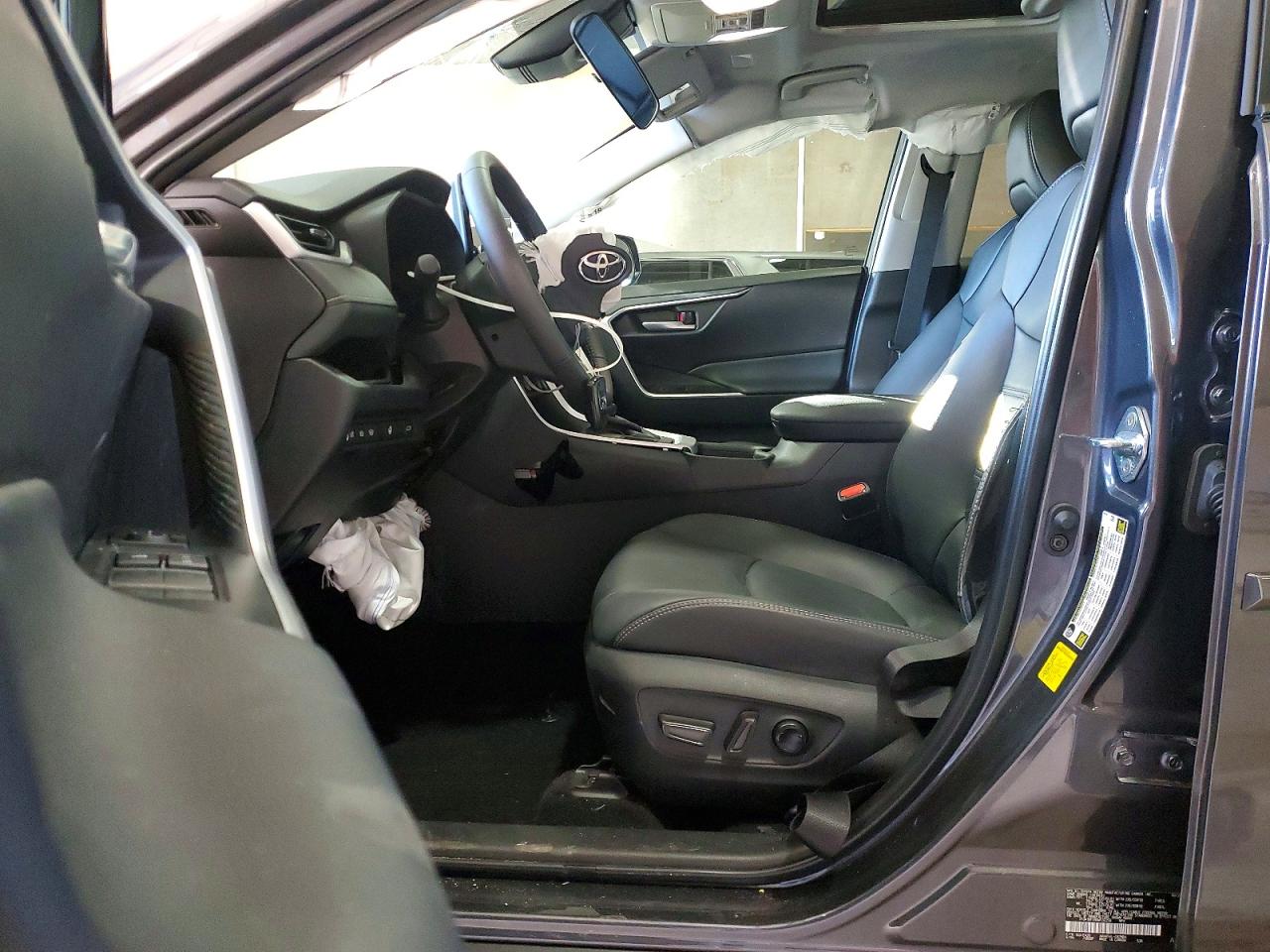 2025 TOYOTA RAV4 XLE PREMIUM photo 13