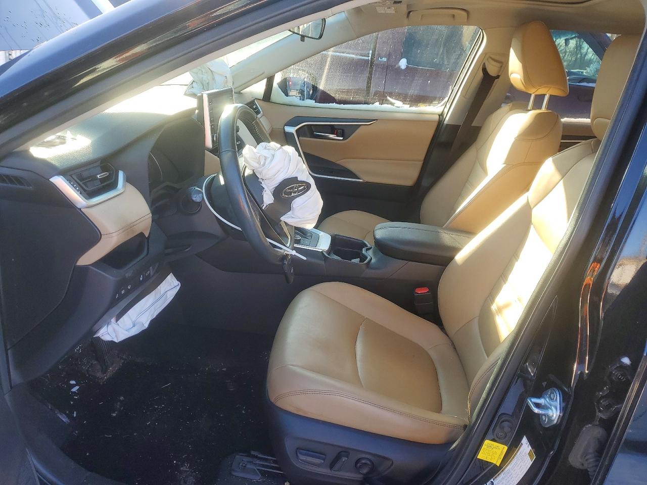 2021 TOYOTA RAV4 XLE PREMIUM photo 13