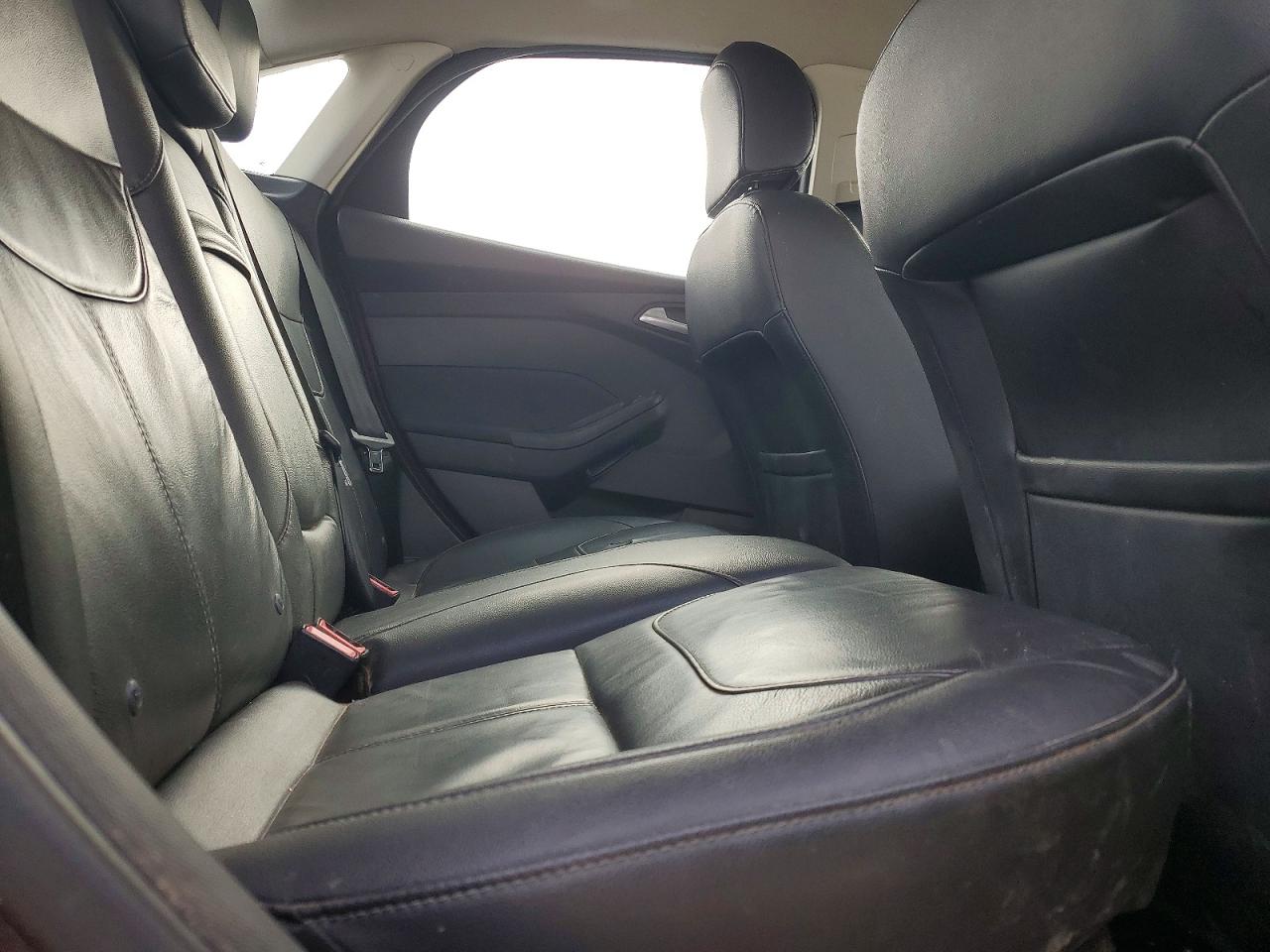 2015 FORD FOCUS SE photo 10