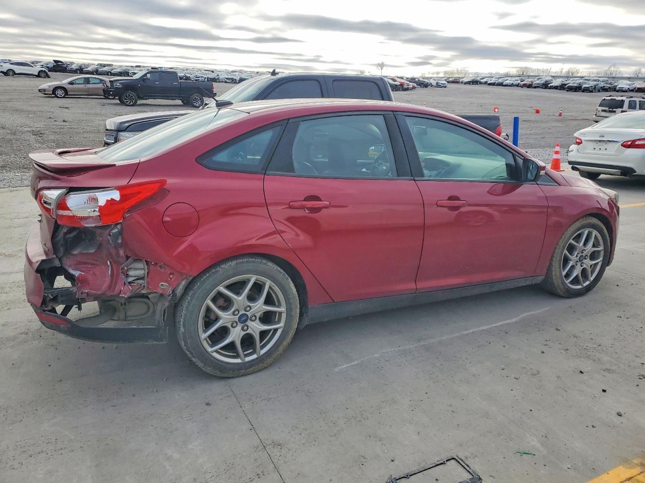 2015 FORD FOCUS SE photo 3