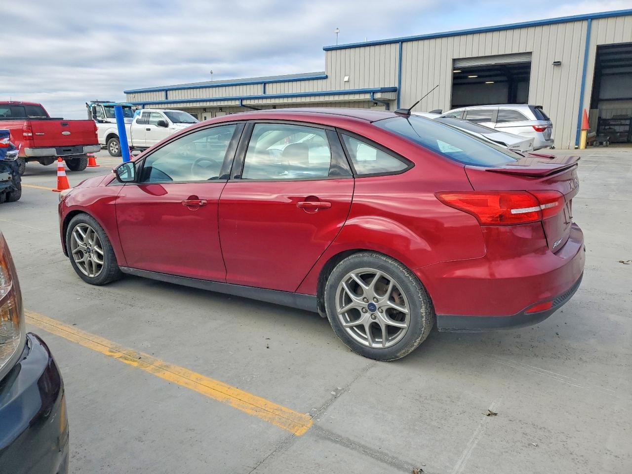 2015 FORD FOCUS SE photo 2