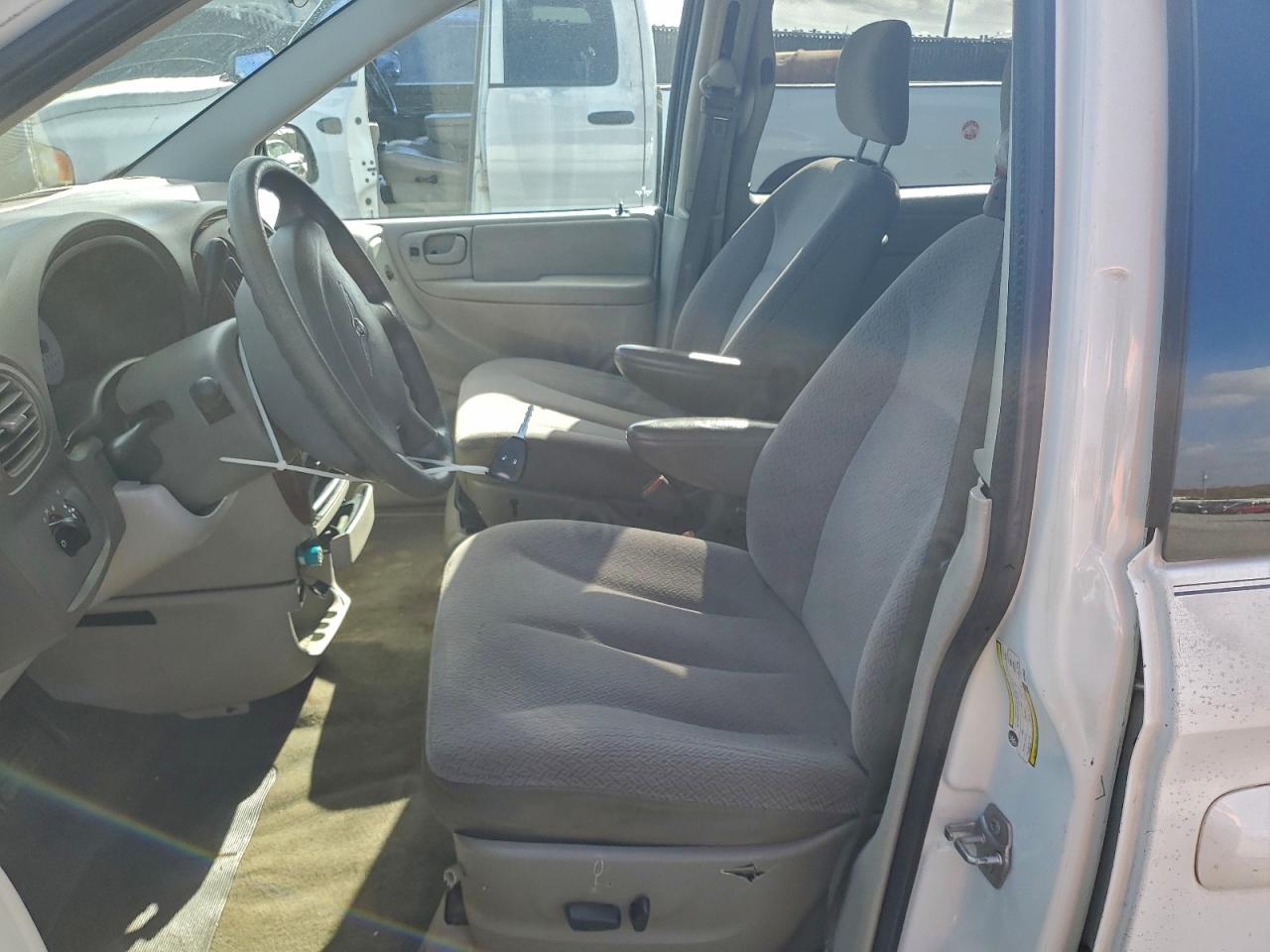 2007 CHRYSLER TOWN & COUNTRY LX photo 7
