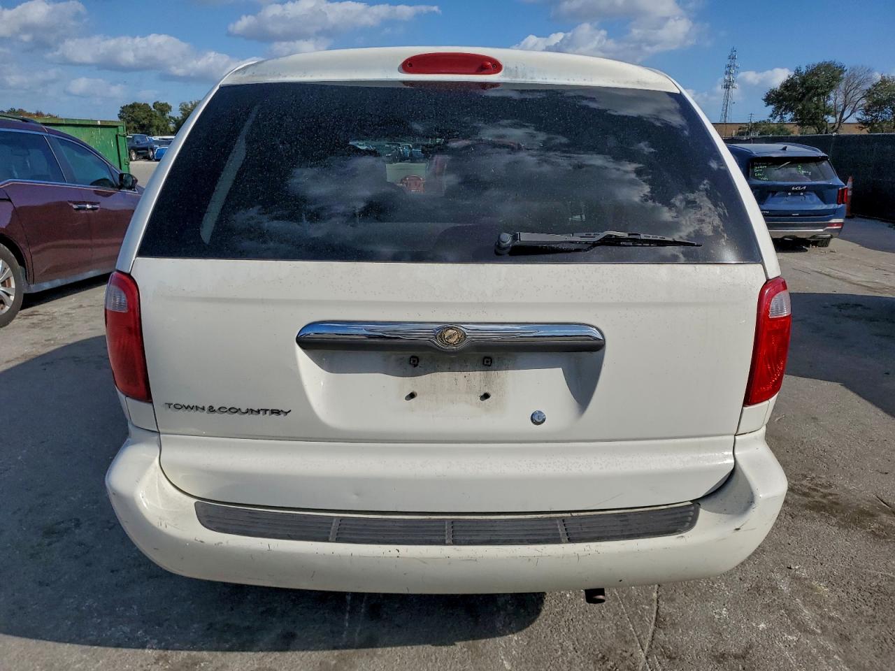 2007 CHRYSLER TOWN & COUNTRY LX photo 6