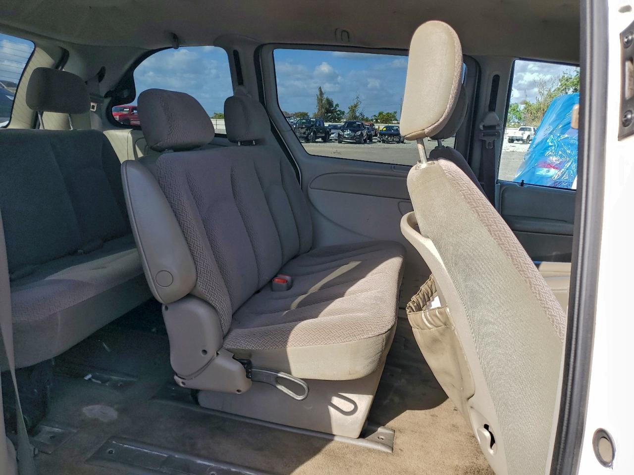 2007 CHRYSLER TOWN & COUNTRY LX photo 11