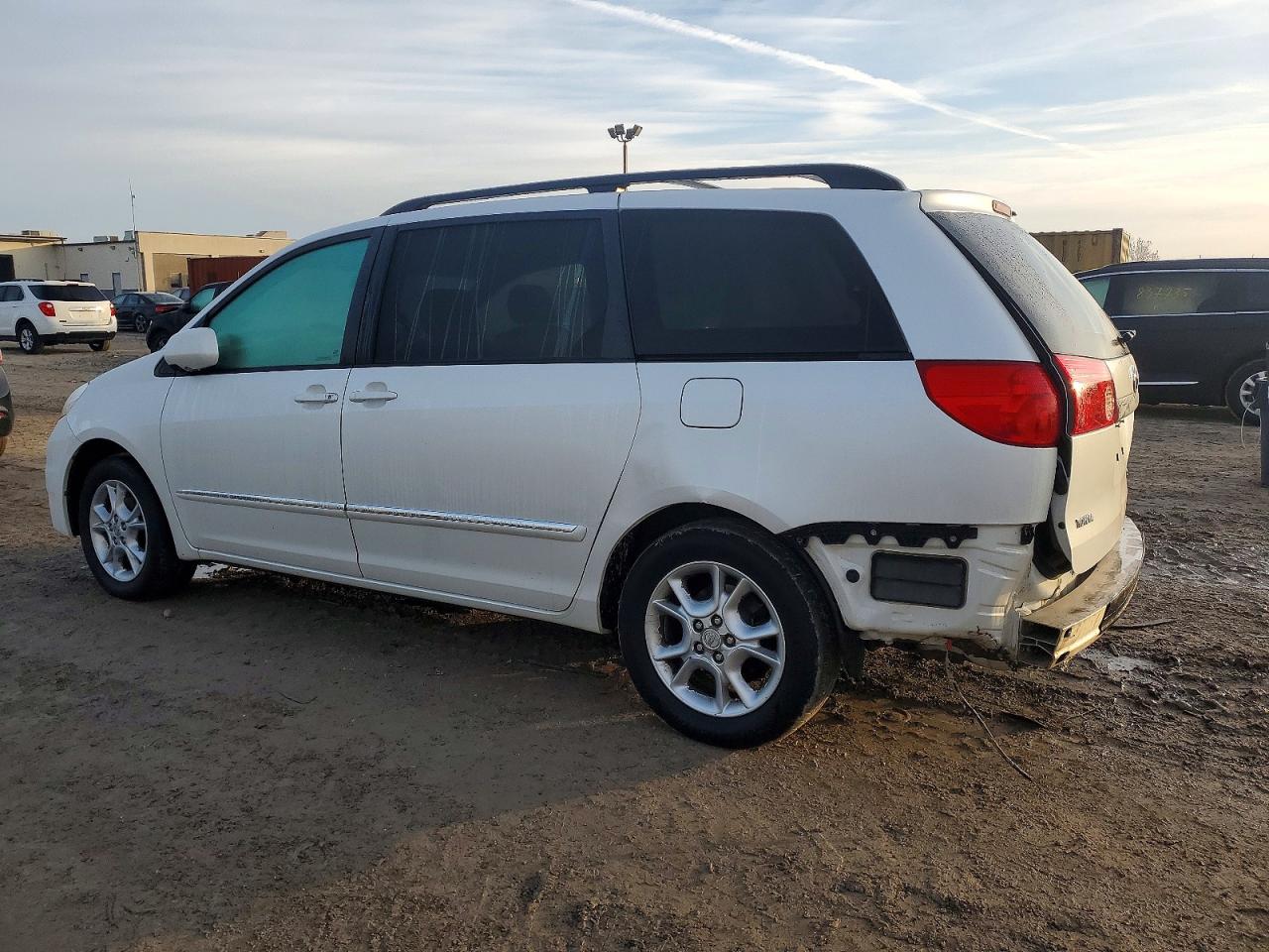 2006 TOYOTA SIENNA XLE photo 2
