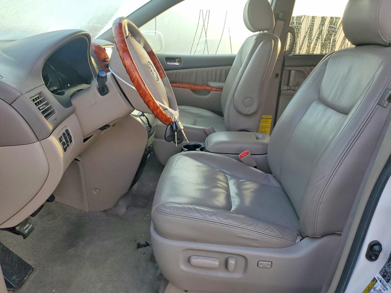 2006 TOYOTA SIENNA XLE photo 7