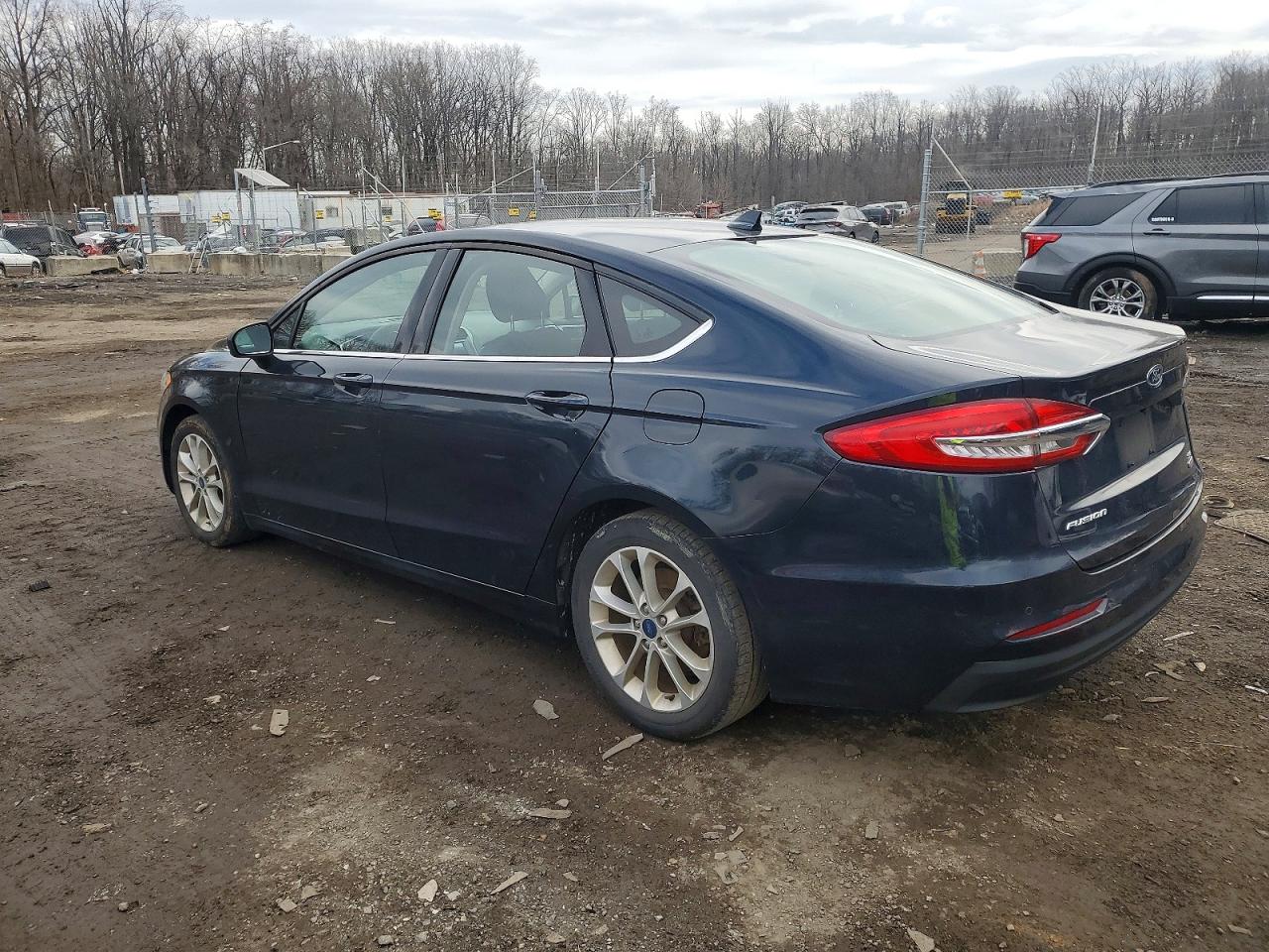 2020 FORD FUSION SE photo 2