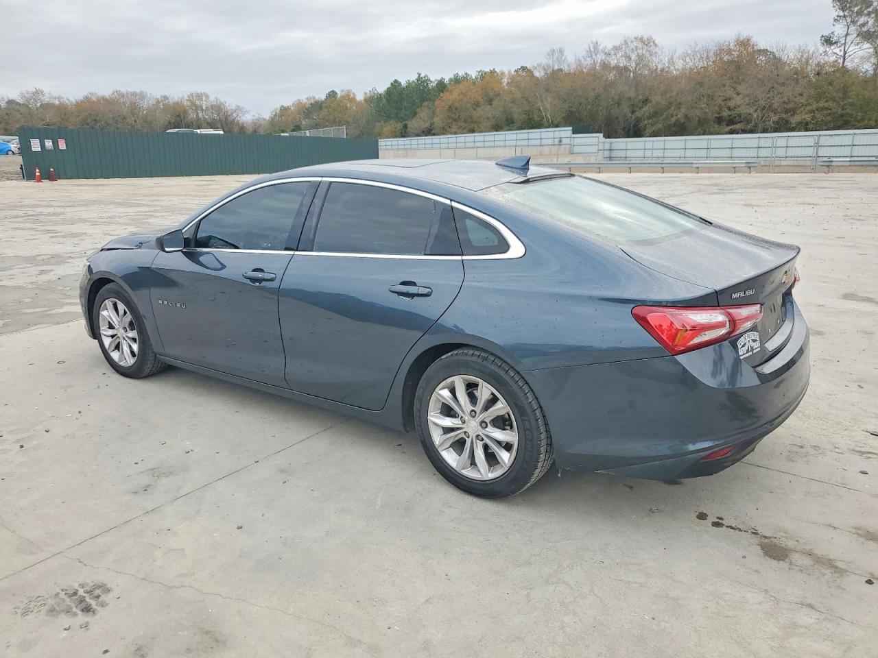 2020 CHEVROLET MALIBU LT photo 2