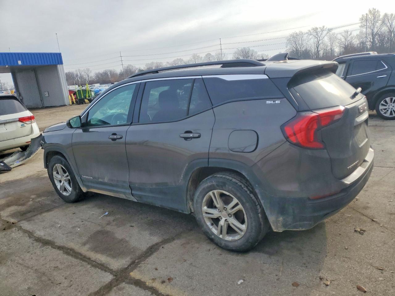 2019 GMC TERRAIN SLE photo 2