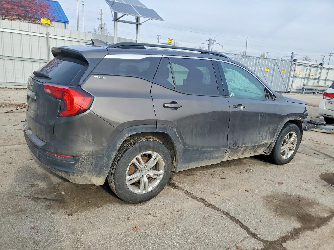 2019 GMC TERRAIN SLE photo 3