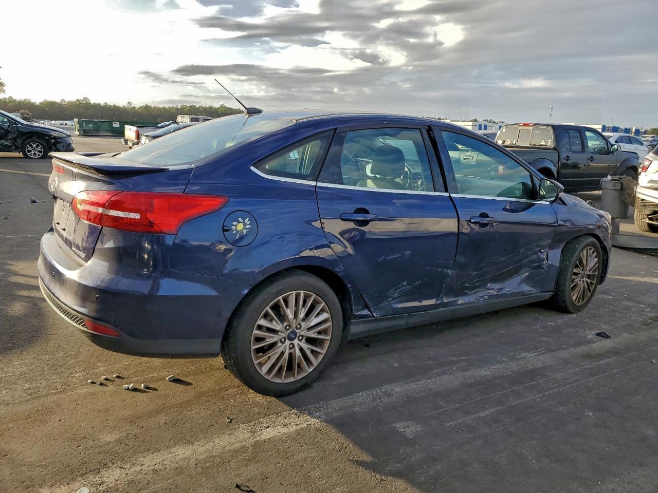 2017 FORD FOCUS TITANIUM photo 3