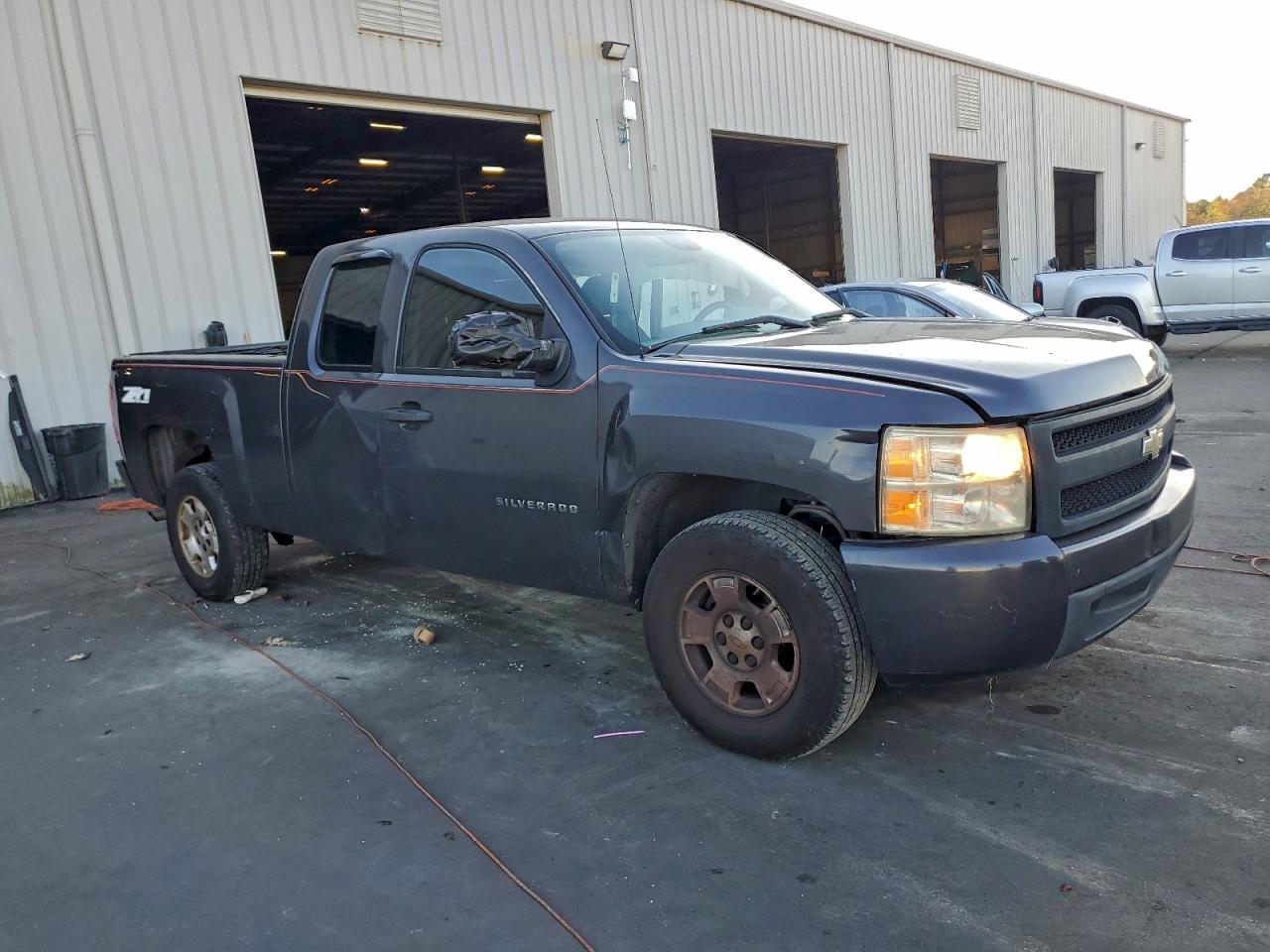 2010 CHEVROLET SILVERADO C1500 photo 4