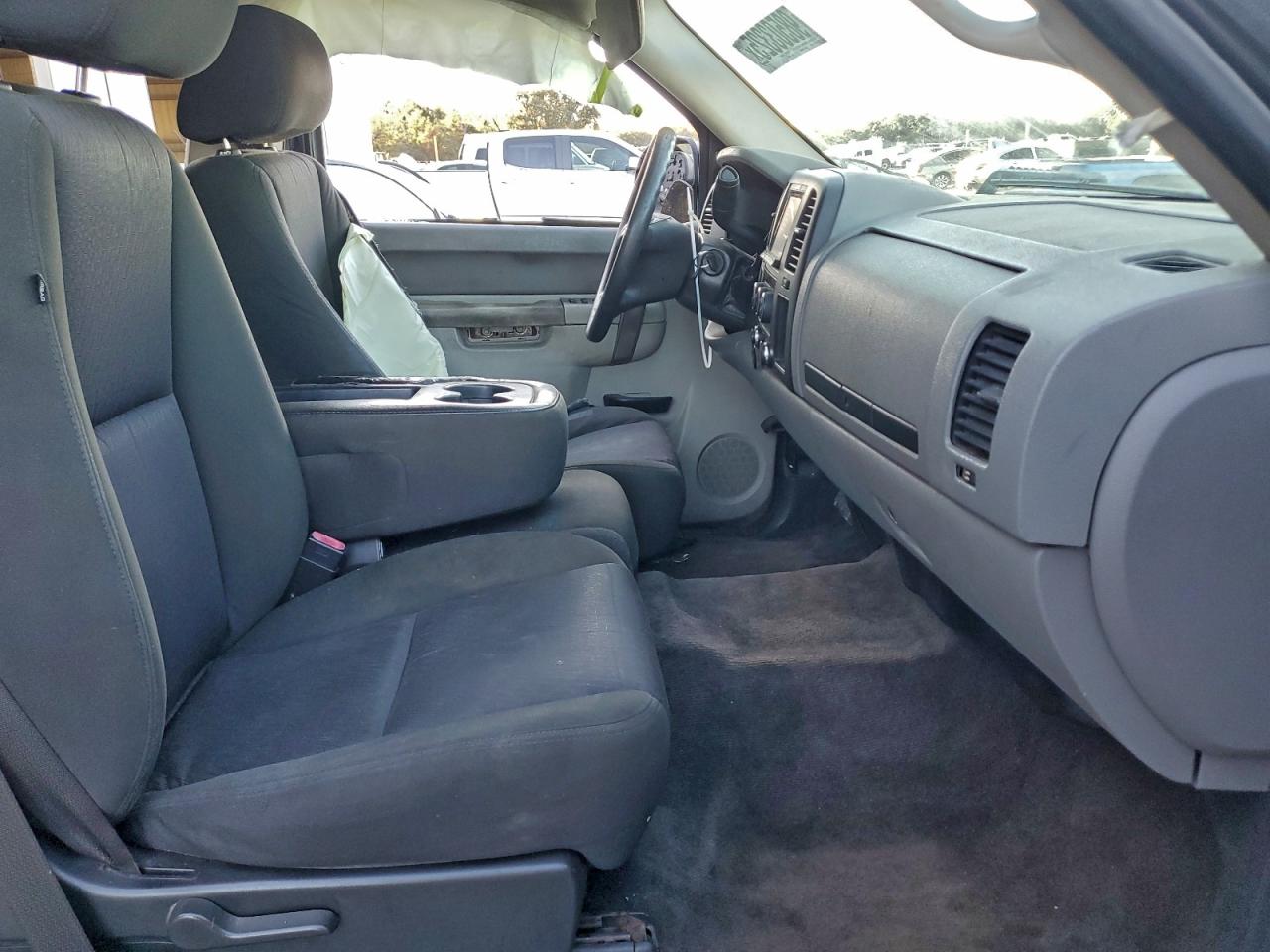 2010 CHEVROLET SILVERADO C1500 photo 7