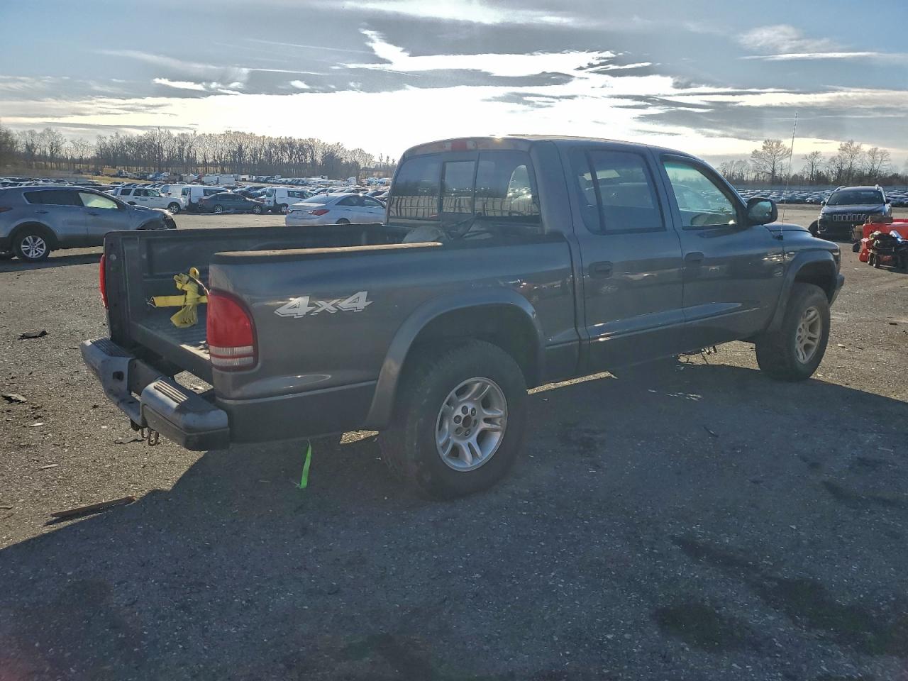 2004 DODGE DAKOTA QUAD SPORT photo 3